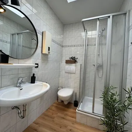 Krabbenbude - Modern Und Fusslaeufig Zum