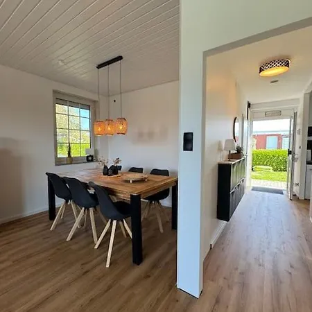 Krabbenbude - Modern Und Fusslaeufig Zum