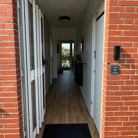 Krabbenbude - Modern Und Fusslaeufig Zum Apartment Dornum