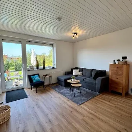 Krabbenbude - Modern Und Fusslaeufig Zum * Dornum