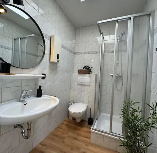 Krabbenbude - Modern Und Fusslaeufig Zum