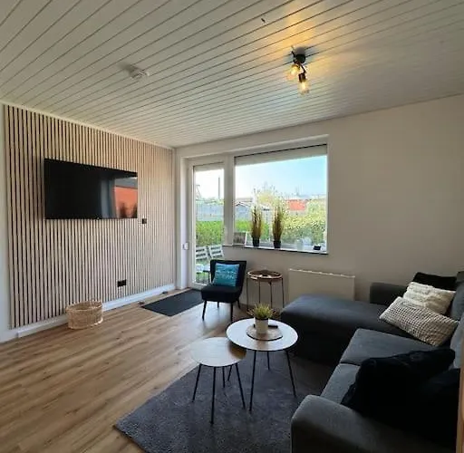 Krabbenbude - Modern Und Fusslaeufig Zum Dornum